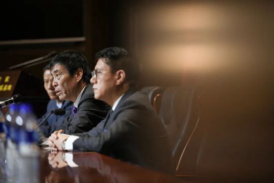 大手撕裂肚兜狠狠挺进h